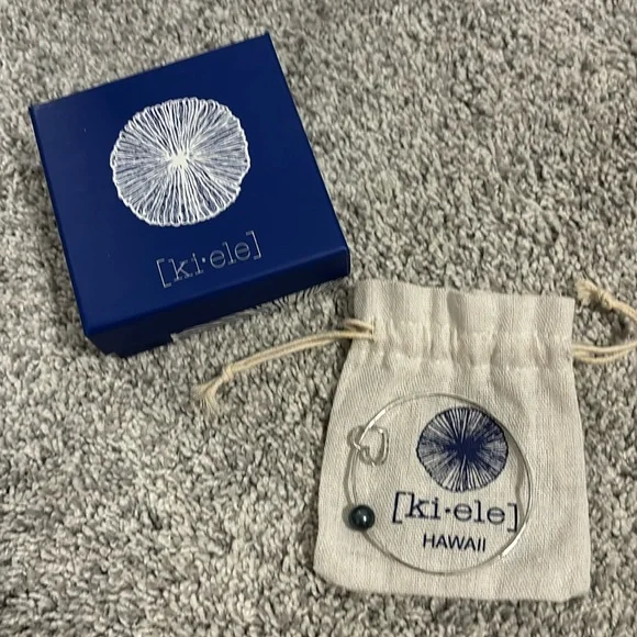 Kiele Pearl and Silver Bangle - Picture 1 of 3